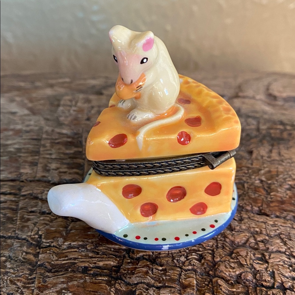 🧀🐁Vintage 🧀🐁Mouse on Cheese Teapot Trinket Box